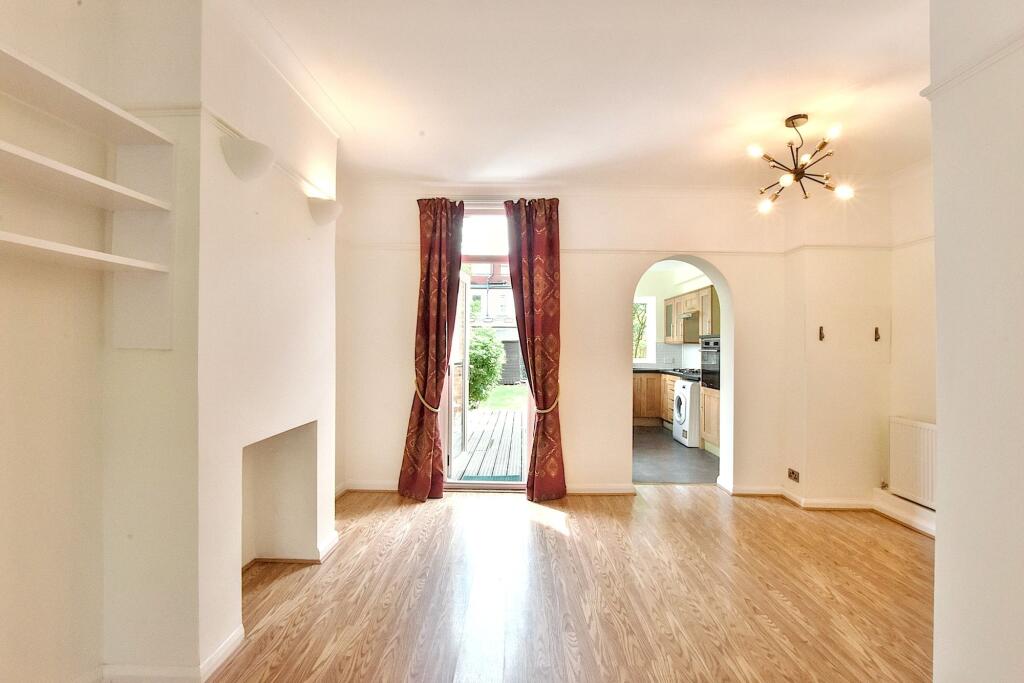 House in London, The Apostles, Raynes Park - View 4