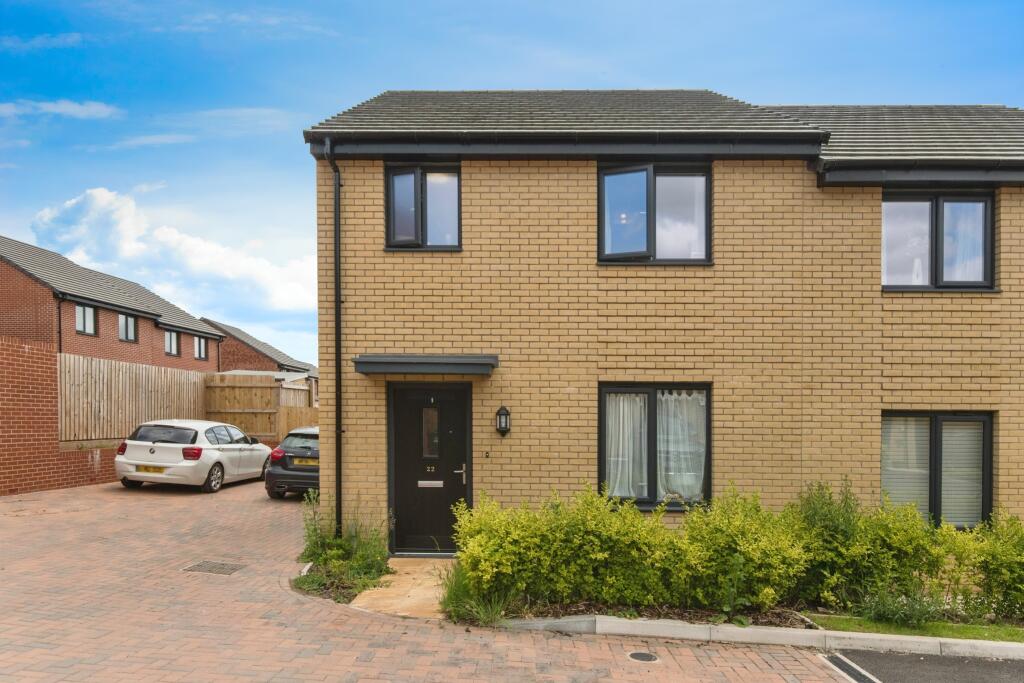 3-bed semi-detached on Elizabeth Road, Cullompton, EX15, £290,000