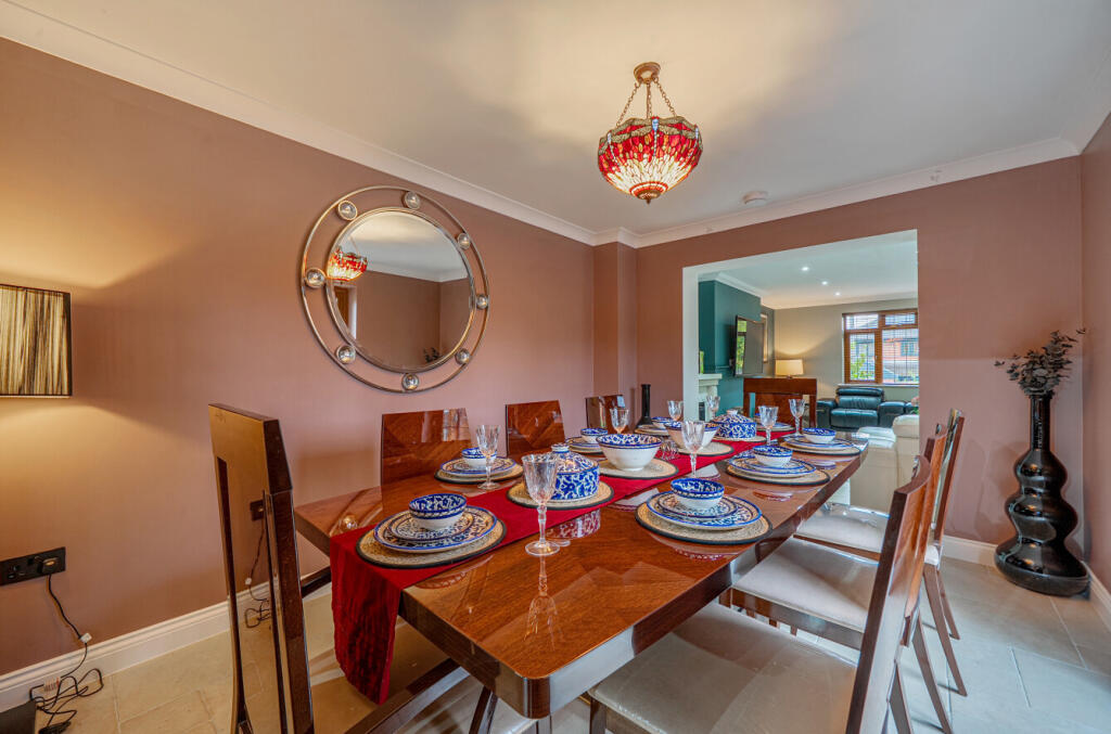 House in Binfield, Bracknell Forest - More