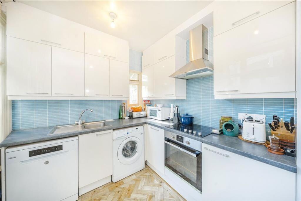 Culmstock Road, Battersea photo 4