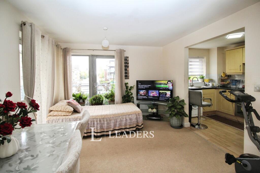 Apartment in Milton Keynes, Broughton Local Shops, Broughton - View 3