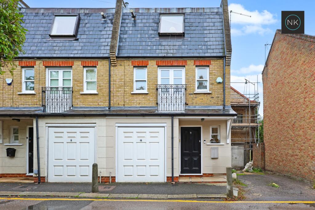 Main image of property: The Square, Woodford Green, Essex, IG8 0UJ