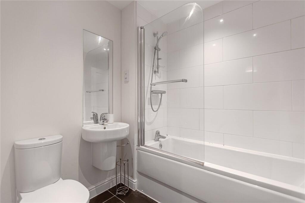 6 bedroom semi-detached house for rent