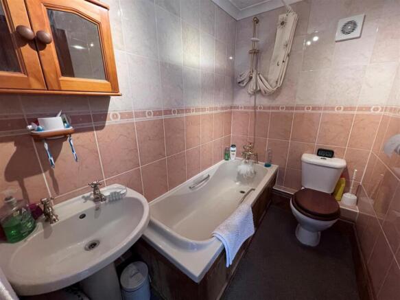 Bathroom.jpg