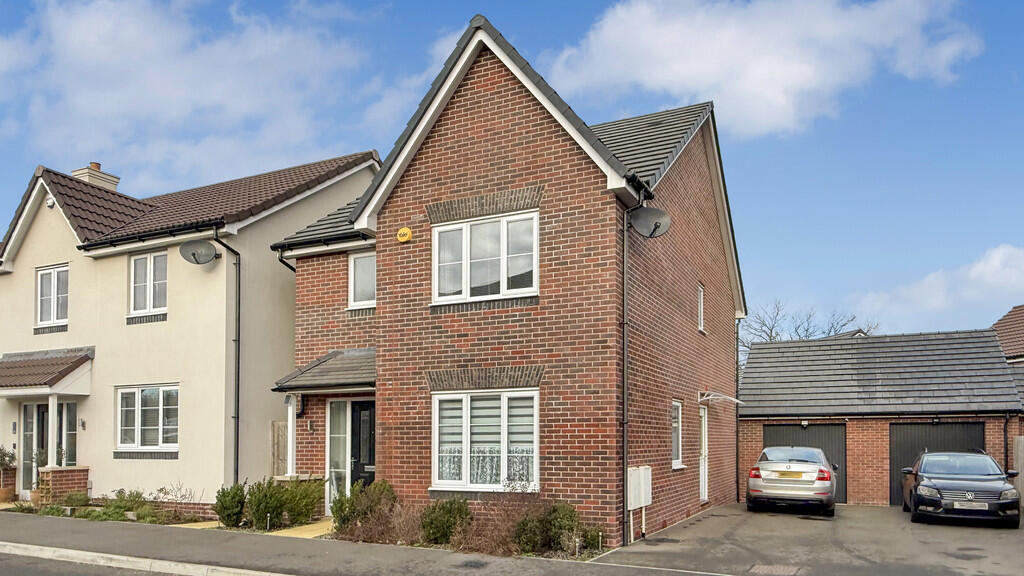 3-bed detached on Swallows Rise, Westbury, £272,000