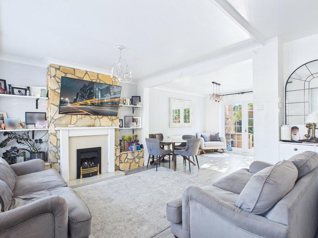 House in Watford, Kingswood - View 2