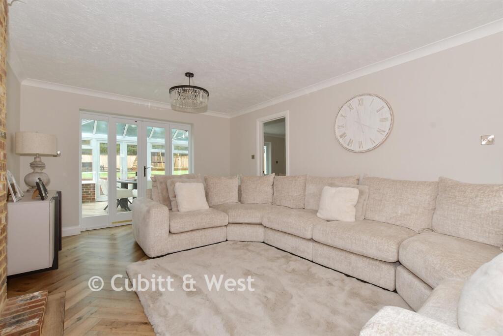 House in Horsham, Ashington - View 3