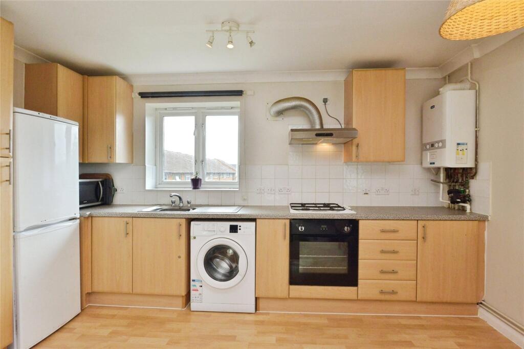 Apartment in Milton Keynes, Campbell Park - More