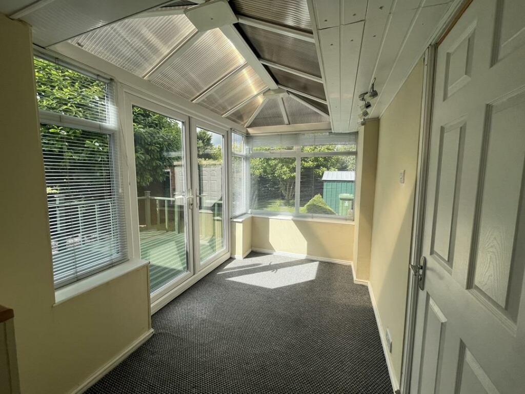 Camberley Drive, Wrexham photo 4