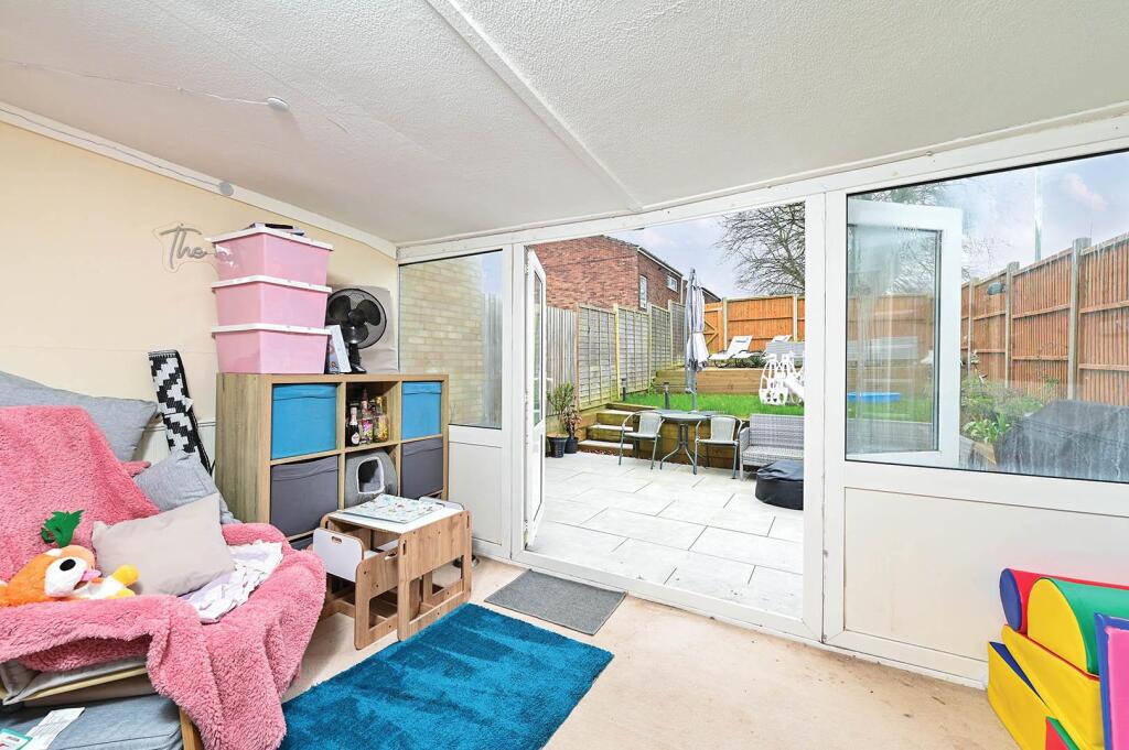 House in Basingstoke and Deane, Winklebury - More