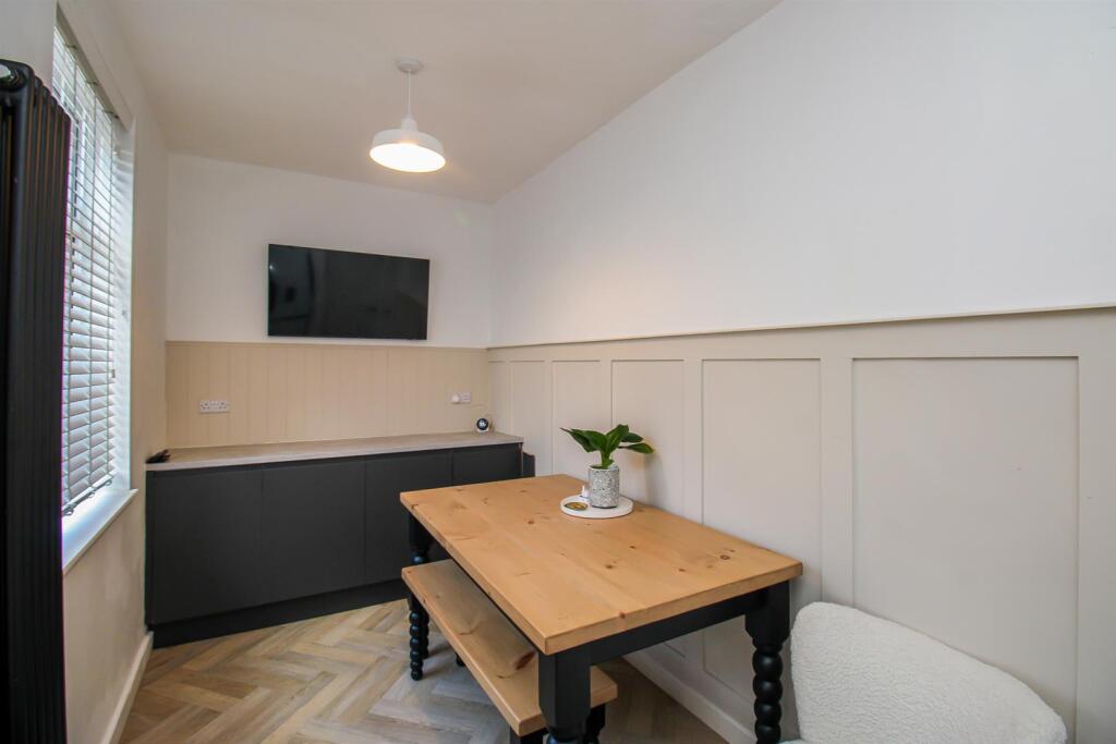 House in Wakefield, Ossett - View 4