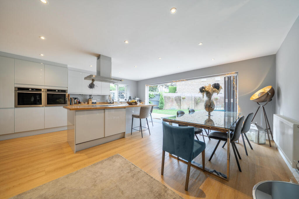 House in Bromley - View 3