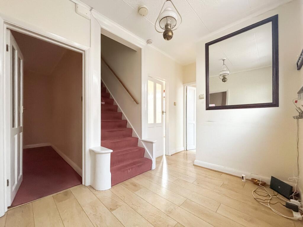 House in Dartford - More