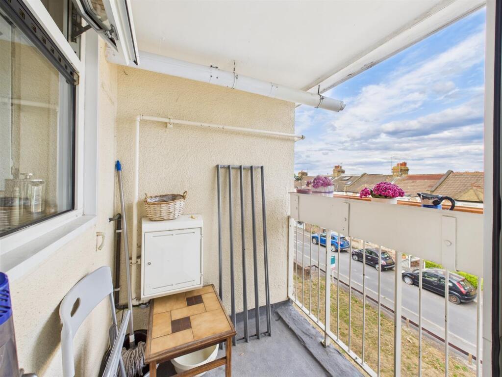 Abberton, Prospect Road, Woodford Green, IG8 photo 3