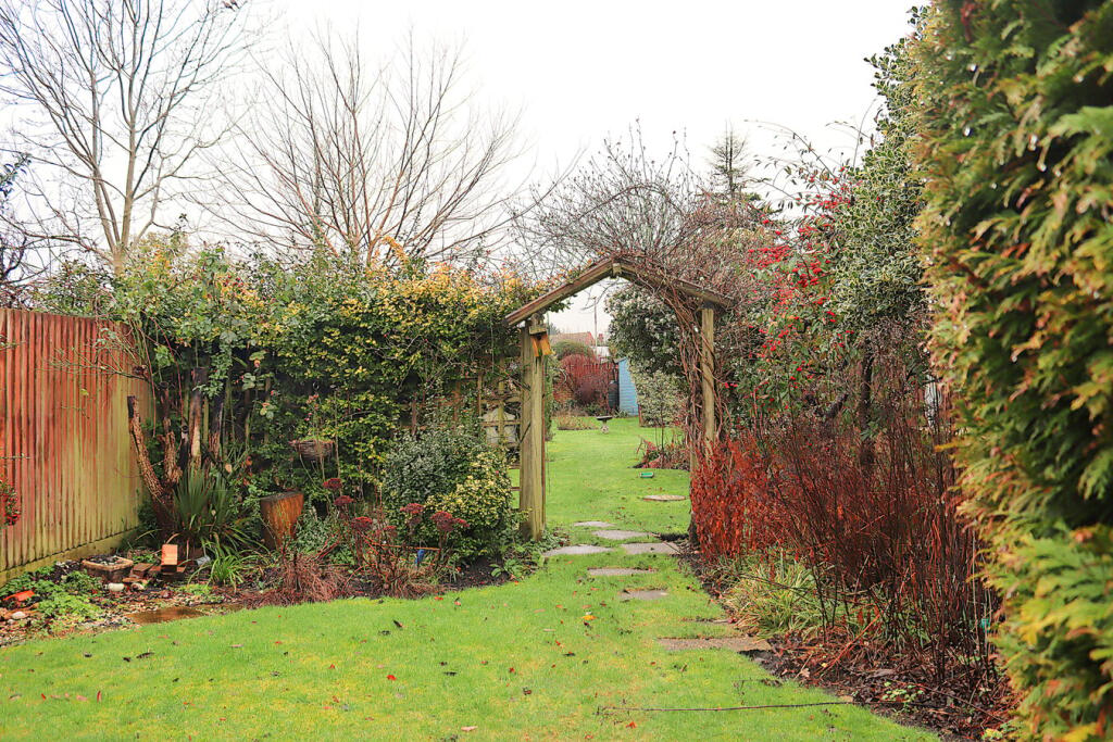 Holly Road, Farnborough, GU14 photo 3