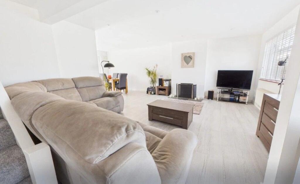 Falcon Close, Shoreham By Sea photo 4