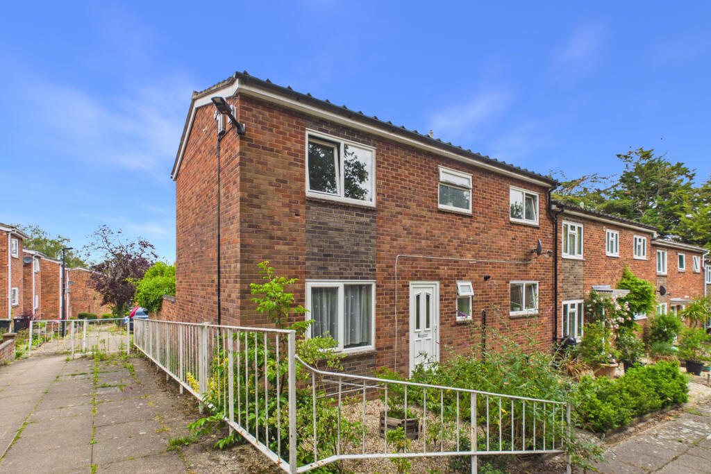 3-bed terraced on York Close, Bury St Edmunds, Suffolk, £275,000