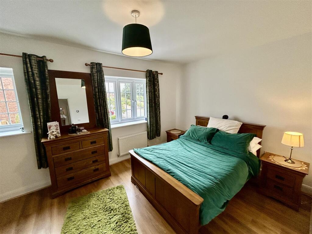 Vicarage Gardens, Tilstock, Whitchurch. photo 5