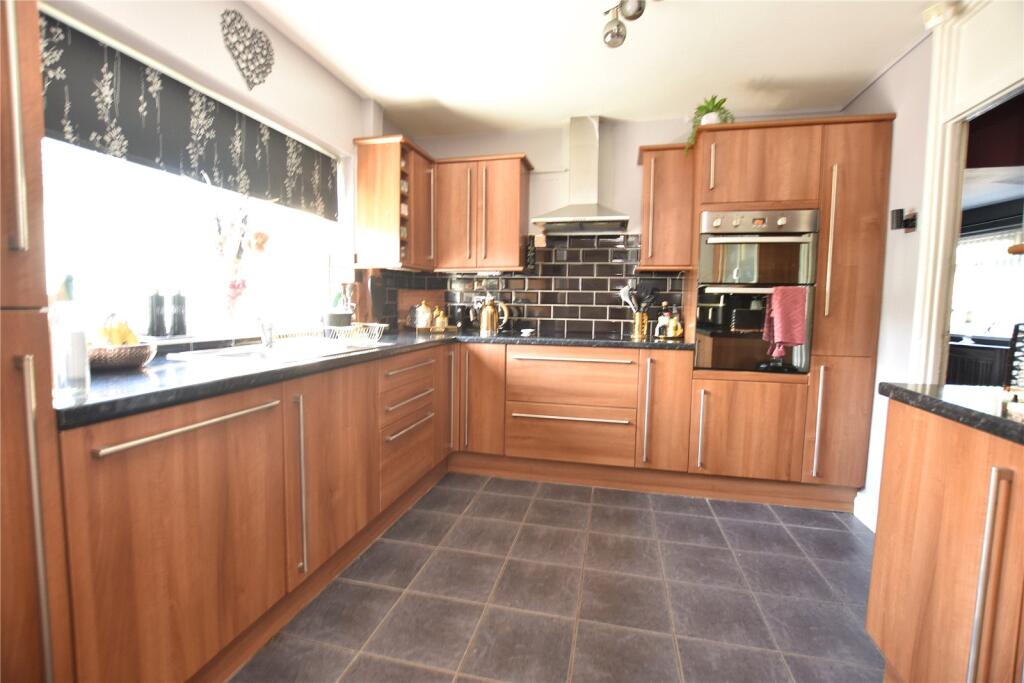 House in Leeds, Stanks - View 3