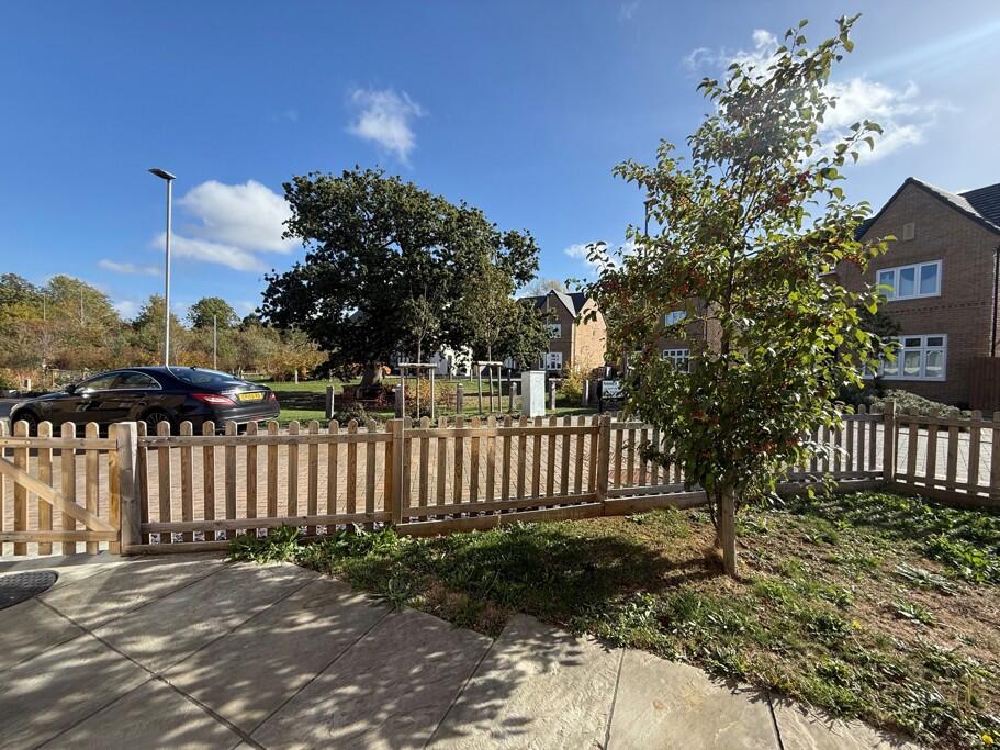 House in Milton Keynes, Whitehouse - More