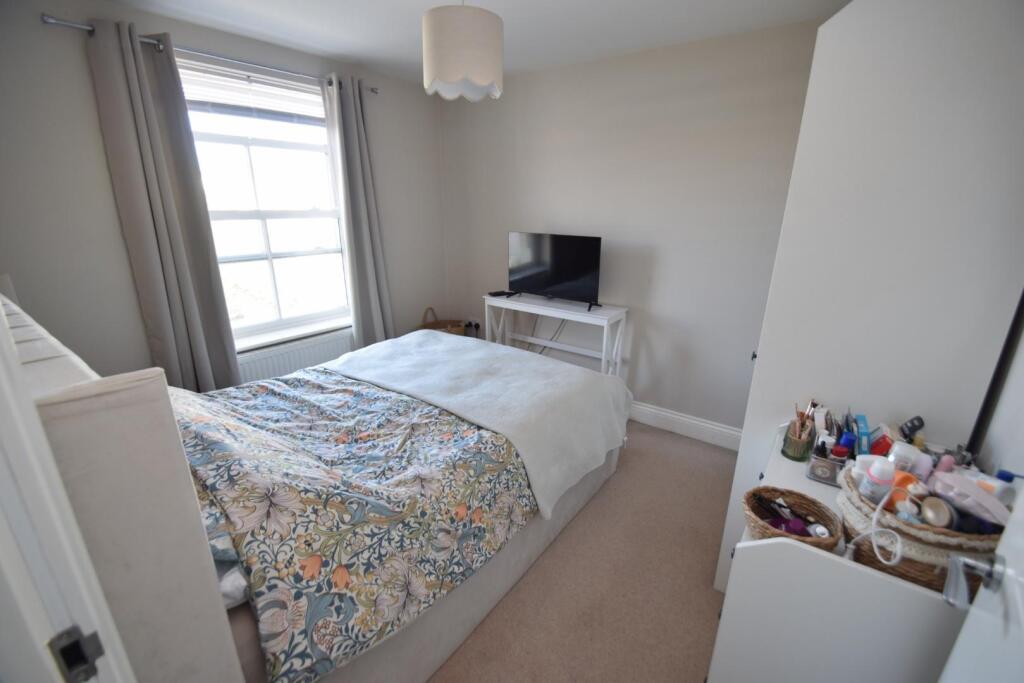 Apartment in Eastbourne, East Sussex - More