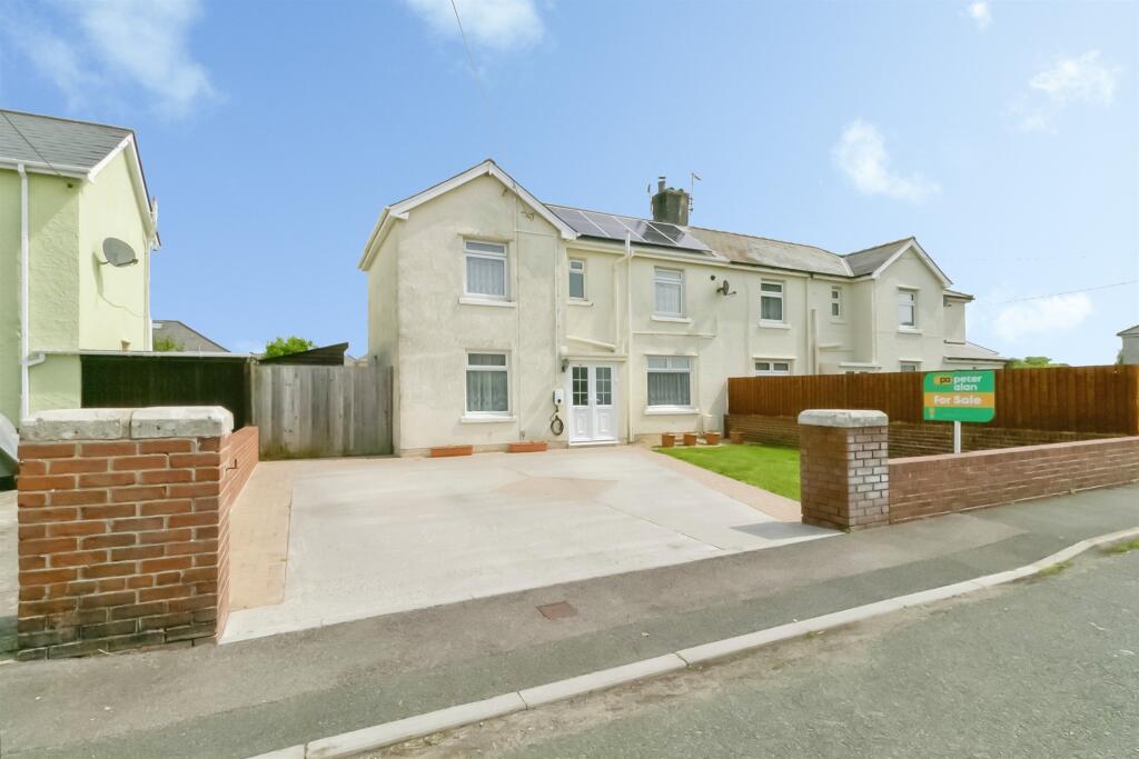 3-bed semi-detached on Glebeland Place, St. Athan, Barry, £240,000