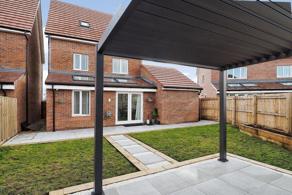 House in Wakefield, West Yorkshire - More