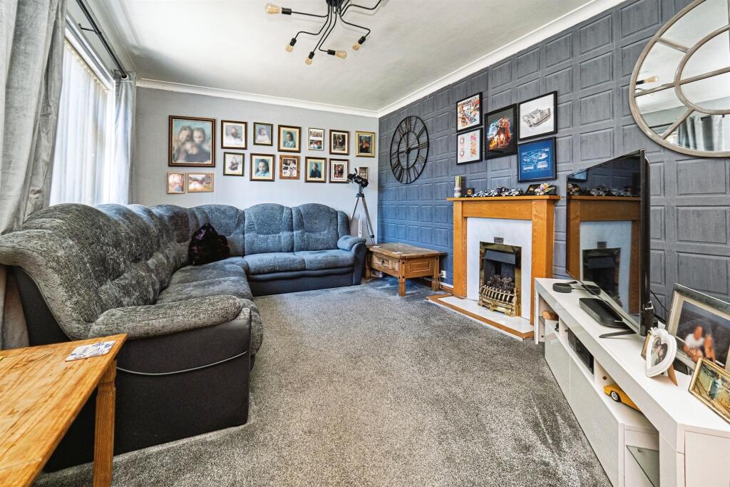 House in Hull, Longhill - View 2