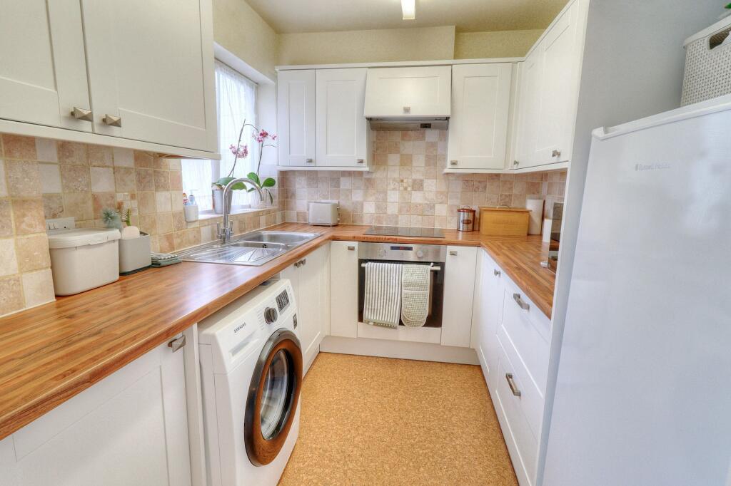 Pusey Way, Lane End, HP14 photo 2