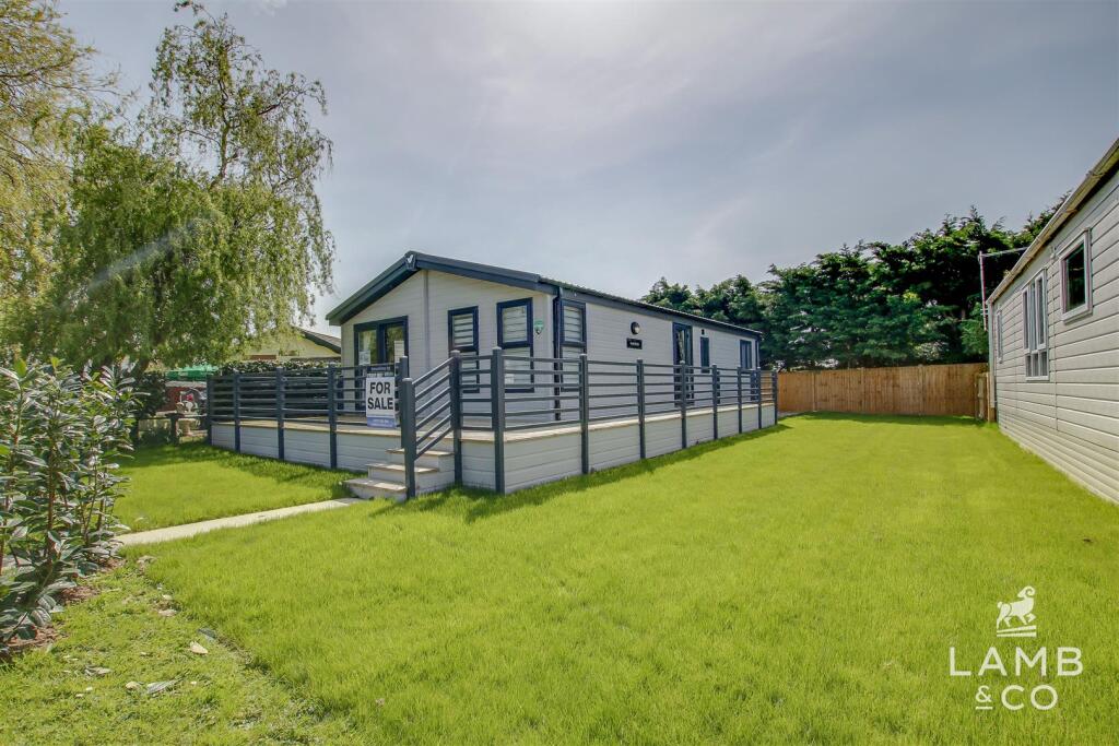 2-bed caravan on Leisure Glades Park, Clacton-On-Sea, £175,000