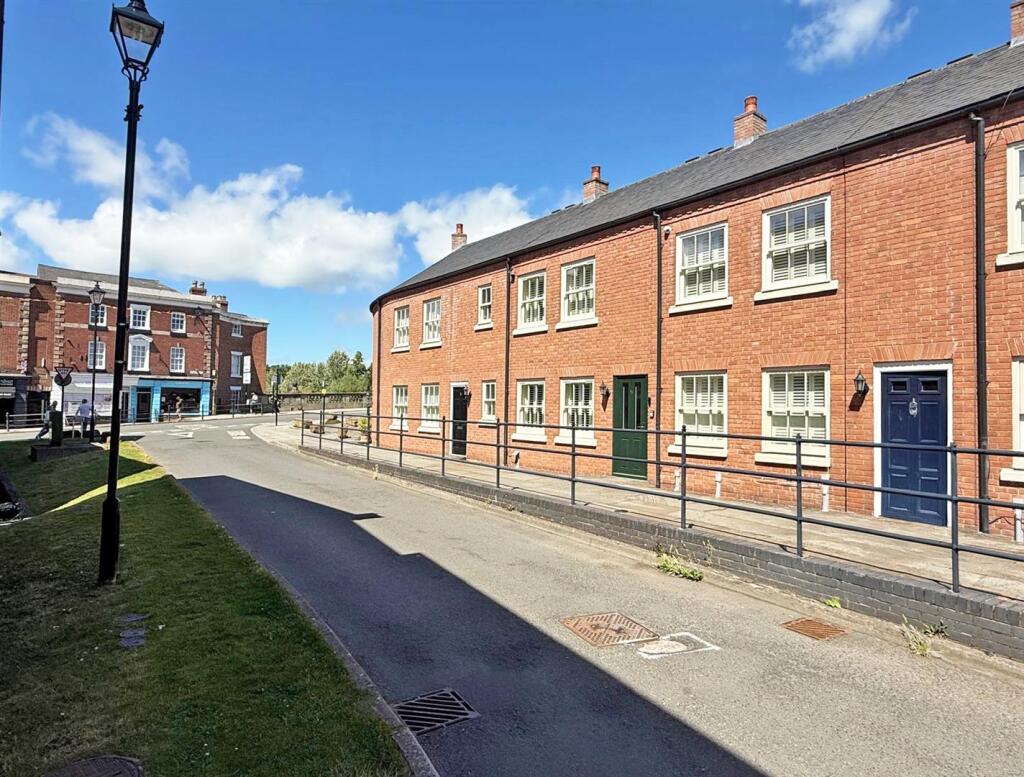 2-bed terraced on St. Julians Crescent, Shrewsbury, £255,000