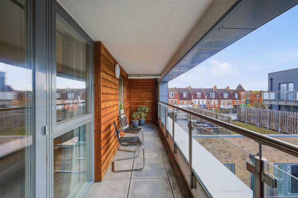 Apartment in London - View 3