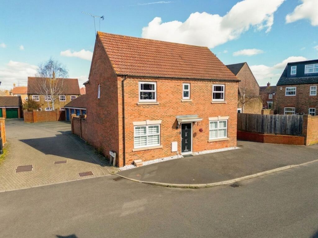 Main image of property: Arncott Way, Aylesbury, HP19