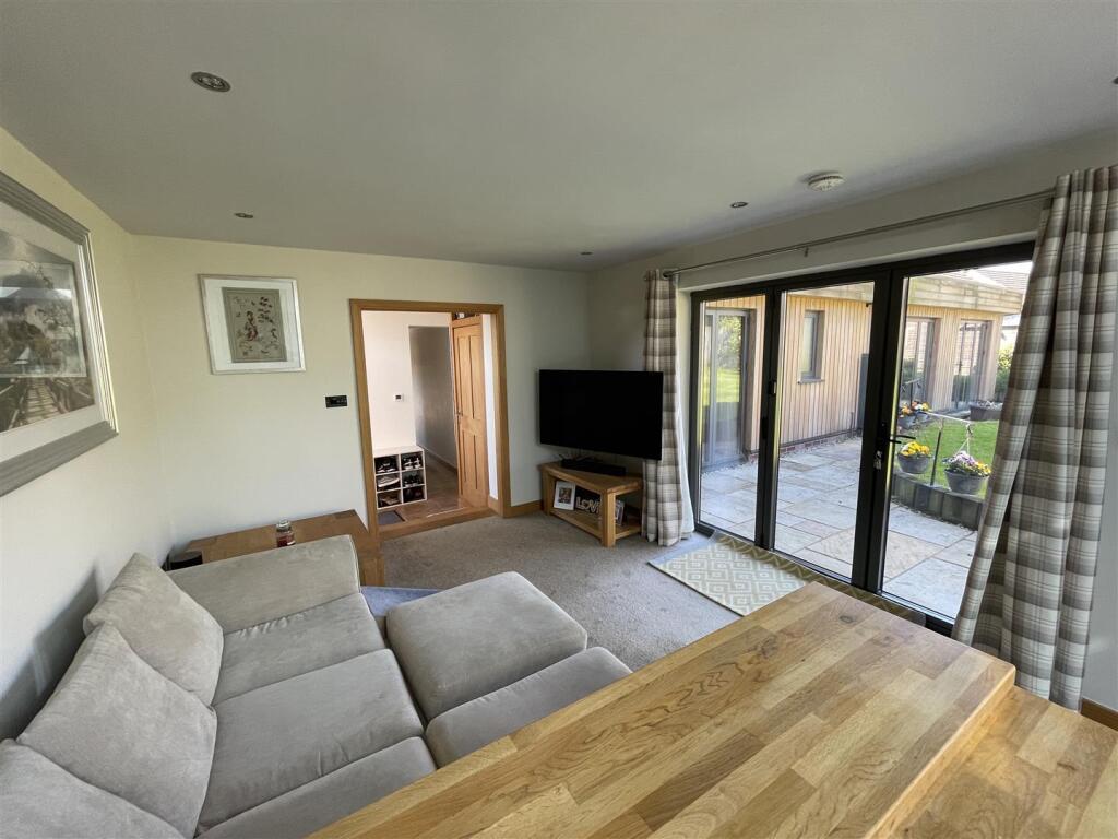 Castle Lane, Whaddon photo 4