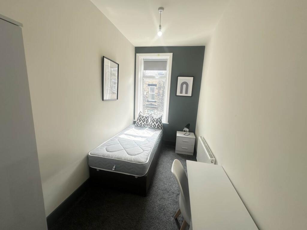 Westover Road (Room 2), Bramley, Leeds photo 4