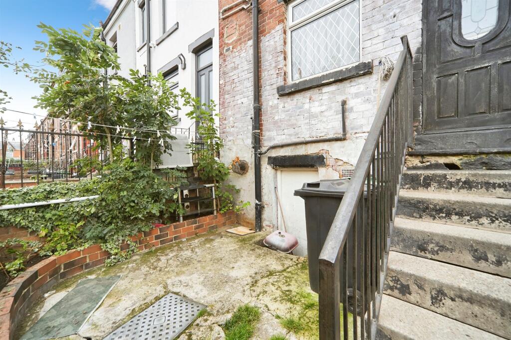 House in Leeds, West Yorkshire - View 4