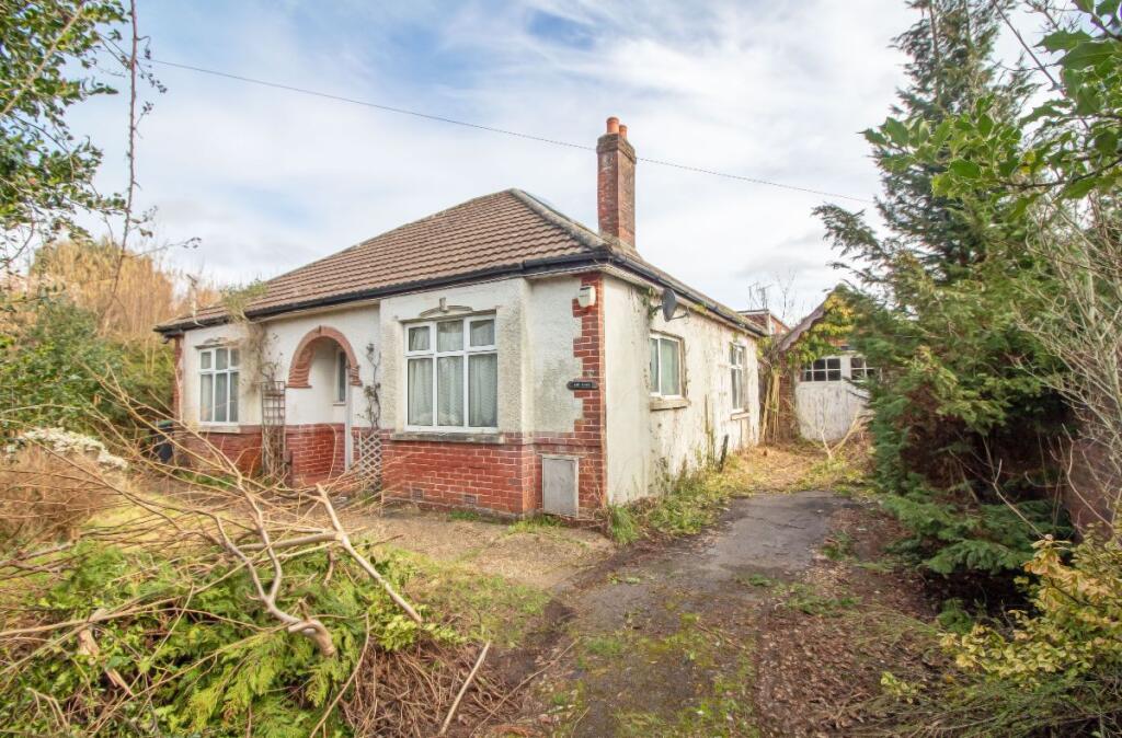 Main image of property: The Oaks, Lovedean Lane, Lovedean, PO8 9SS