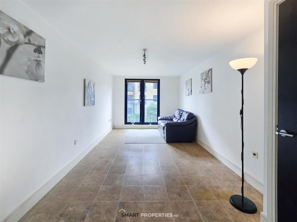 Apartment in Kirklees, West Yorkshire - View 4