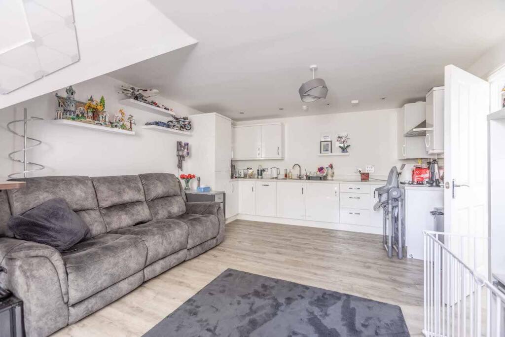 Grange Road, Chalfont St Peter, SL9 – pohled 2
