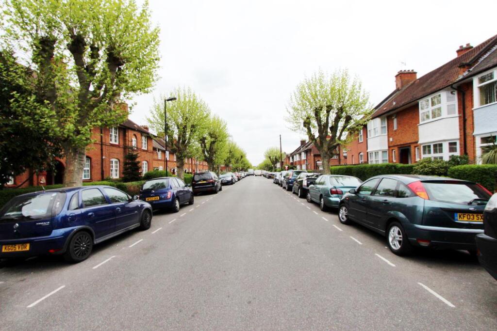 House in London, Tower Gardens Estate, West Green