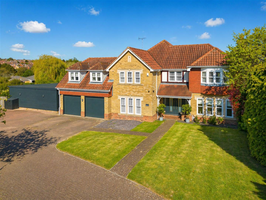 Main image of property: Poets Gate, Goffs Oak