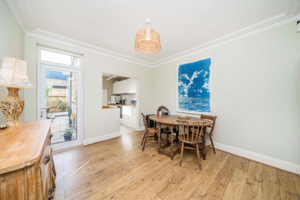 House in London, Royal Borough of Kingston upon Thames - View 4