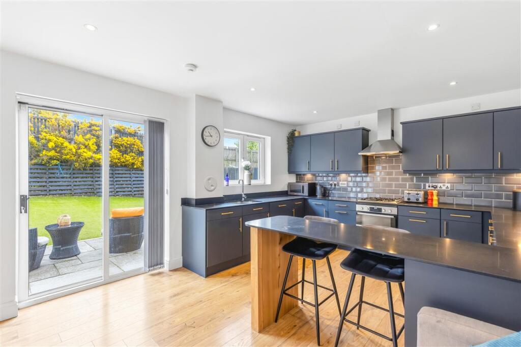 Academy Place, Bathgate - View 5