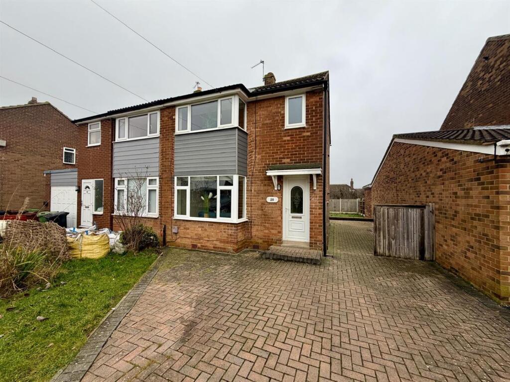 3-bed semi-detached on Purbeck Grove, Garforth, Leeds, £260,000