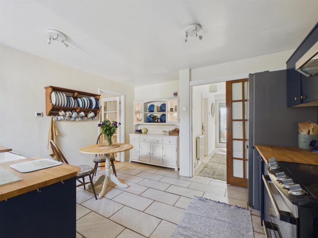 House in Worcester - View 5