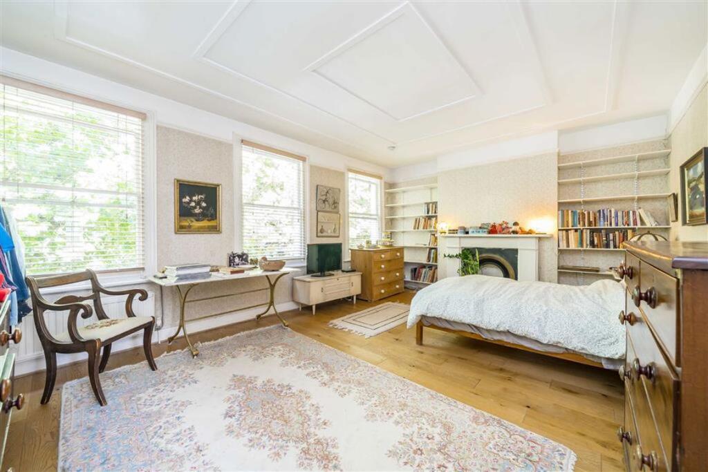 House in London - View 5