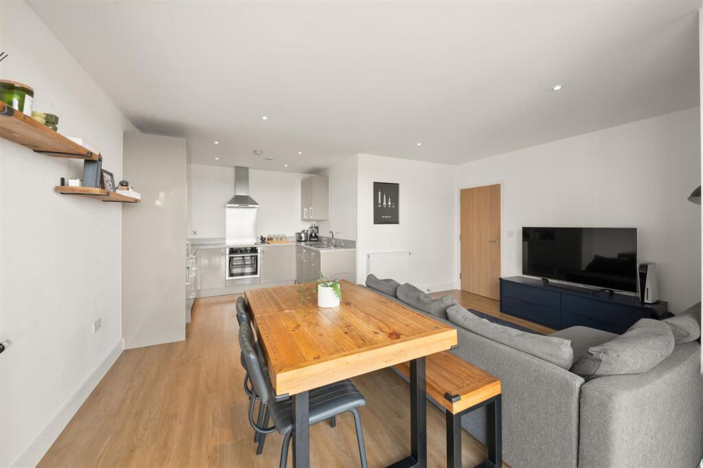 Apartment in Twickenham - View 4