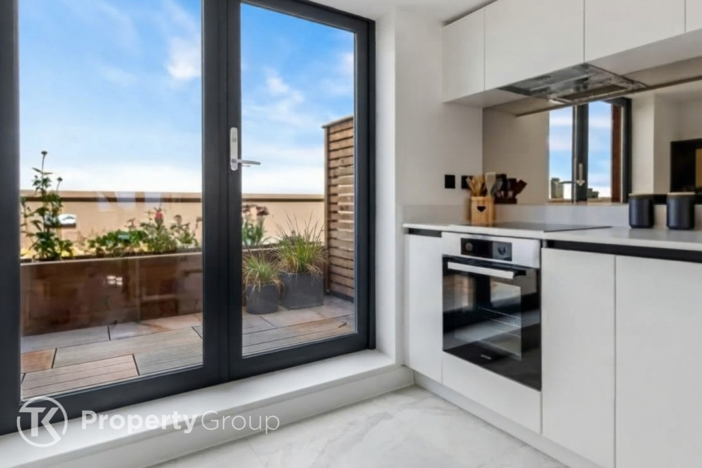3-bed flat on Spinners Way, Manchester, £350,000