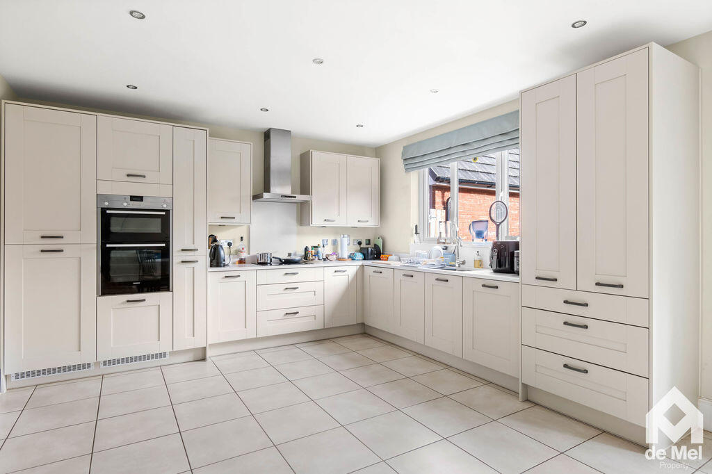 House in Cheltenham, Bishop's Cleeve - View 2