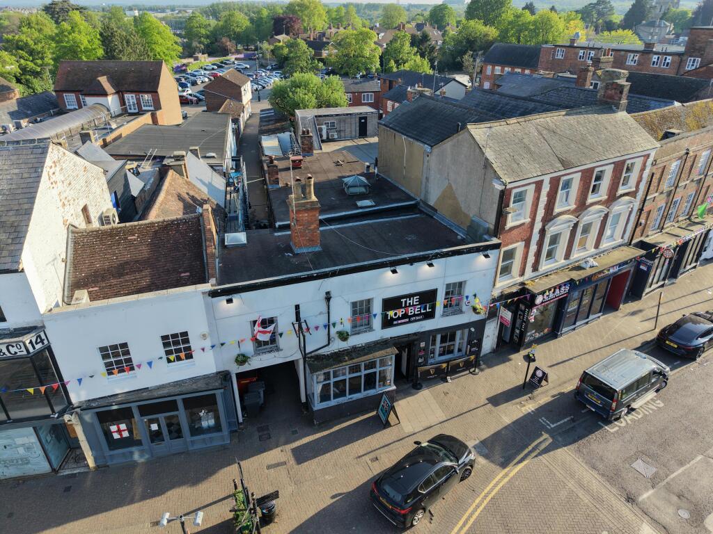 Main image of property: Top Bell, 10 Market Square, Leighton Buzzard, LU7 1EY